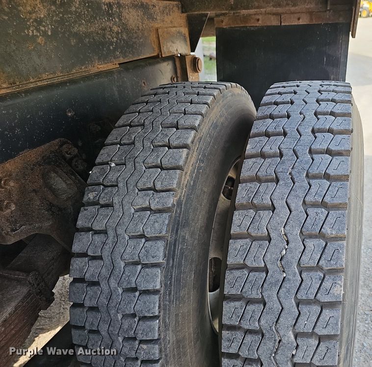 image for item EJ6309 2002 Chevrolet C8500 dump truck