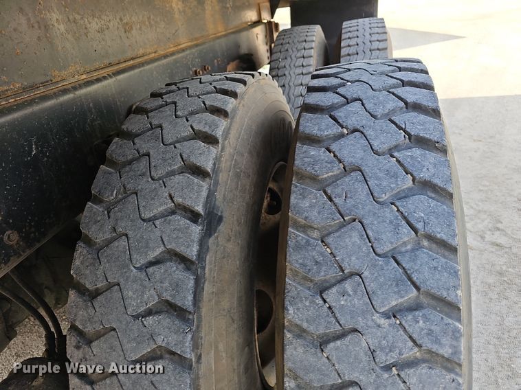 image for item EJ6309 2002 Chevrolet C8500 dump truck