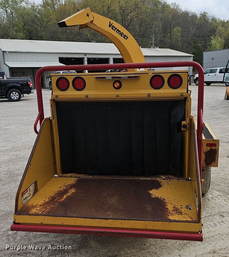 image for item EJ6312 2002 Vermeer  BC1400 wood chipper