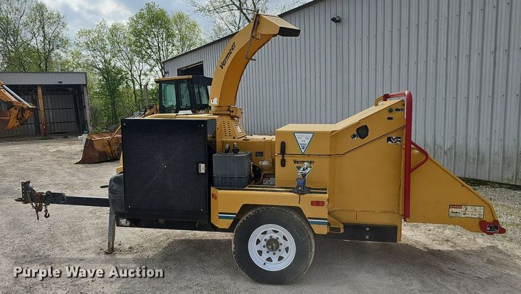 image for item EJ6312 2002 Vermeer  BC1400 wood chipper
