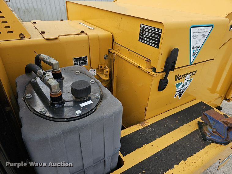 image for item EJ6312 2002 Vermeer  BC1400 wood chipper