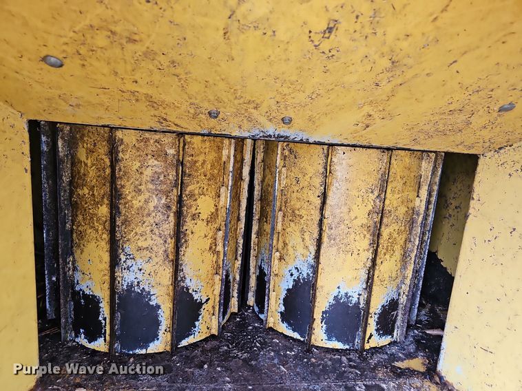 image for item EJ6312 2002 Vermeer  BC1400 wood chipper