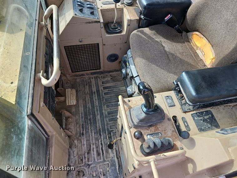 image for item EJ6314 2002 Caterpillar 939C track loader