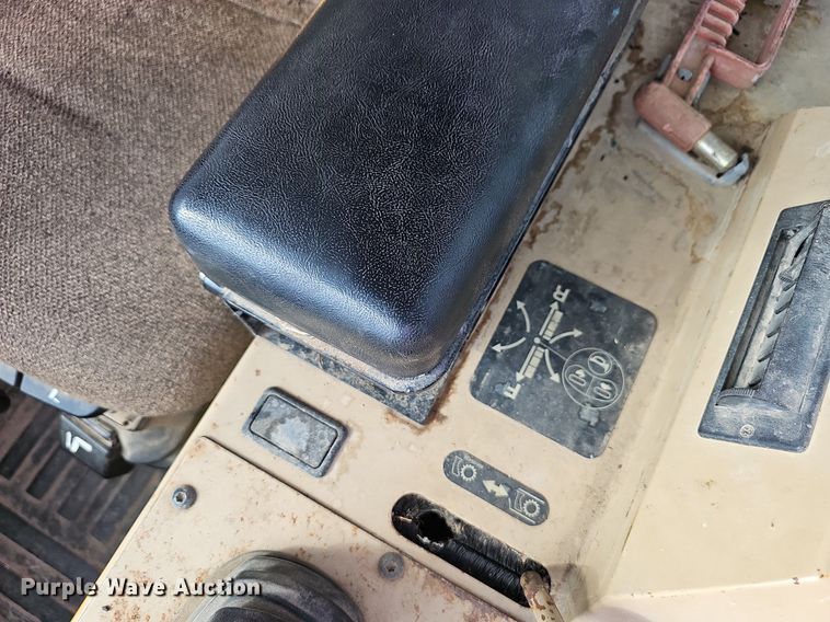 image for item EJ6314 2002 Caterpillar 939C track loader