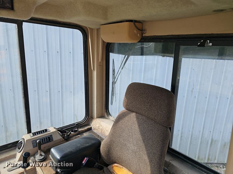 image for item EJ6314 2002 Caterpillar 939C track loader