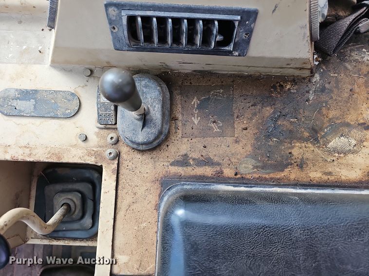 image for item EJ6314 2002 Caterpillar 939C track loader