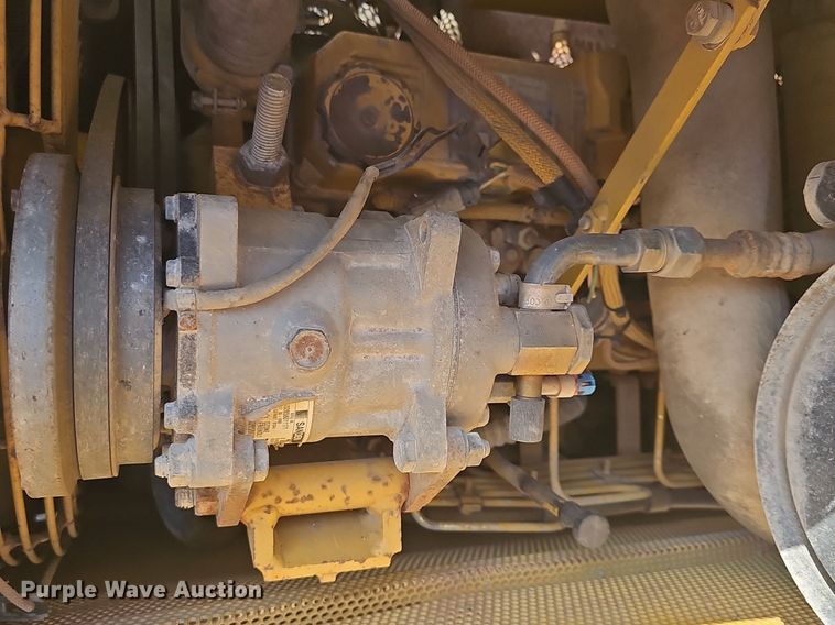 image for item EJ6314 2002 Caterpillar 939C track loader