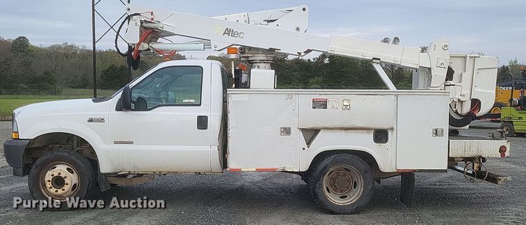 image for item EJ7901 2004 Ford F550 Super Duty XL bucket truck