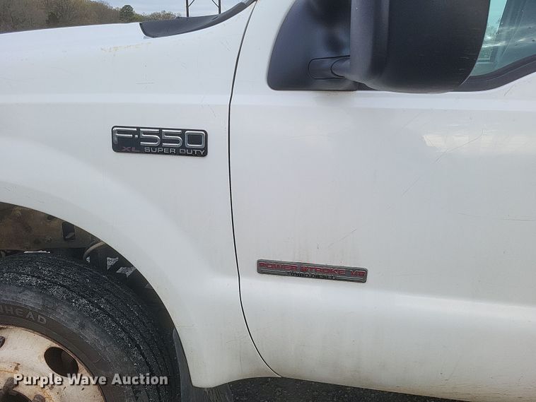 image for item EJ7901 2004 Ford F550 Super Duty XL bucket truck