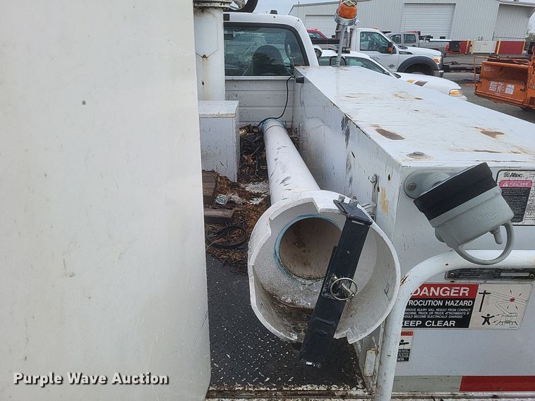 image for item EJ7901 2004 Ford F550 Super Duty XL bucket truck