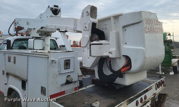 image for item EJ7901 2004 Ford F550 Super Duty XL bucket truck