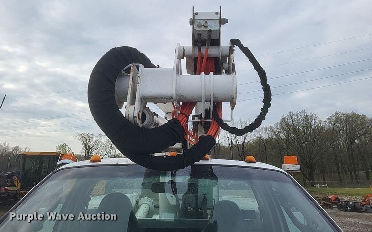 image for item EJ7901 2004 Ford F550 Super Duty XL bucket truck