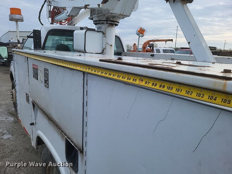 image for item EJ7901 2004 Ford F550 Super Duty XL bucket truck