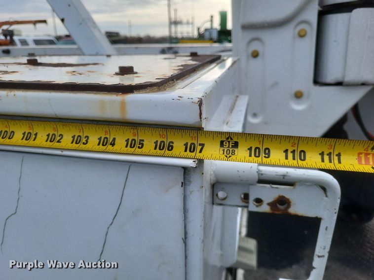 image for item EJ7901 2004 Ford F550 Super Duty XL bucket truck