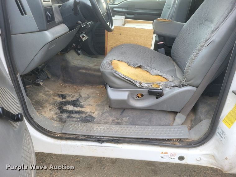 image for item EJ7901 2004 Ford F550 Super Duty XL bucket truck