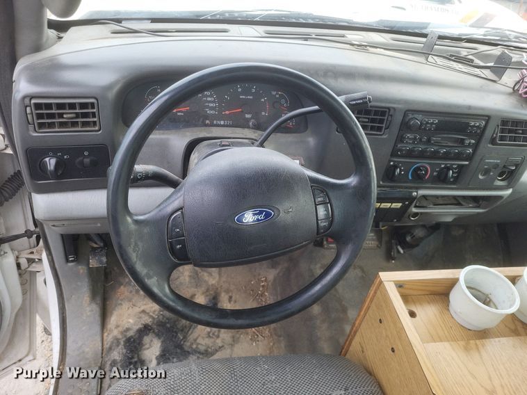 image for item EJ7901 2004 Ford F550 Super Duty XL bucket truck