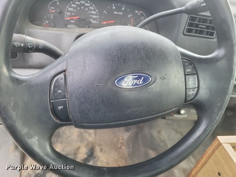 image for item EJ7901 2004 Ford F550 Super Duty XL bucket truck