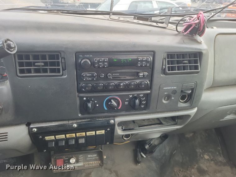 image for item EJ7901 2004 Ford F550 Super Duty XL bucket truck