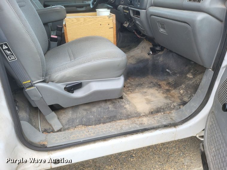 image for item EJ7901 2004 Ford F550 Super Duty XL bucket truck