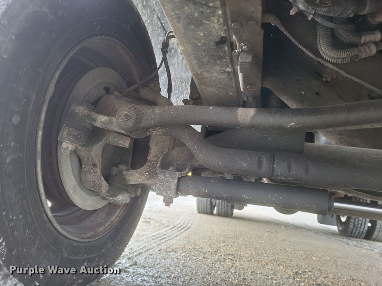 image for item EJ7901 2004 Ford F550 Super Duty XL bucket truck