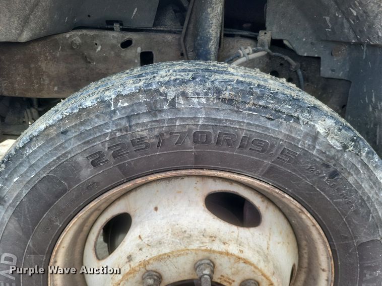 image for item EJ7901 2004 Ford F550 Super Duty XL bucket truck