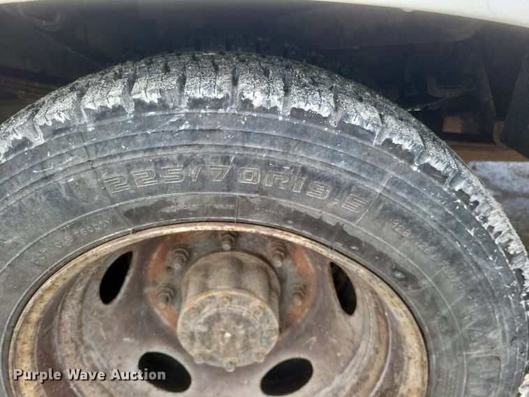 image for item EJ7901 2004 Ford F550 Super Duty XL bucket truck