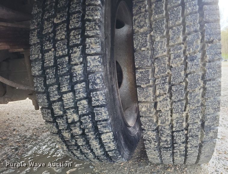 image for item EJ7901 2004 Ford F550 Super Duty XL bucket truck