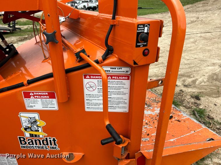 image for item EK4476 2016 Bandit  Intimidator 1390XP wood chipper