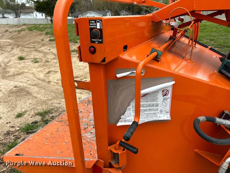 image for item EK4476 2016 Bandit  Intimidator 1390XP wood chipper