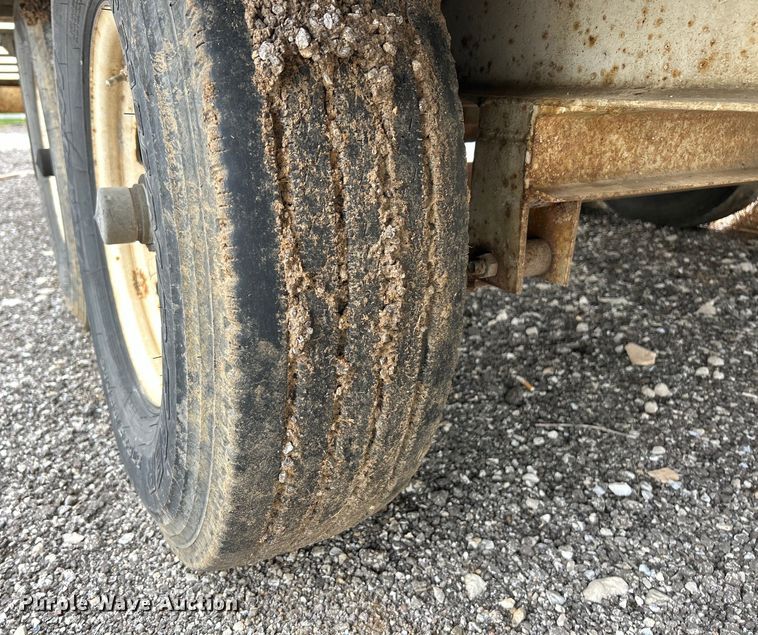 image for item EK4487 2004 Brooks Brothers 0W-7.2KBC-E equipment trailer