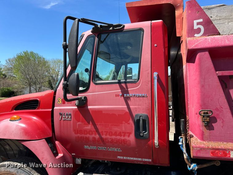 image for item EK4497 2003 International 7400 dump truck