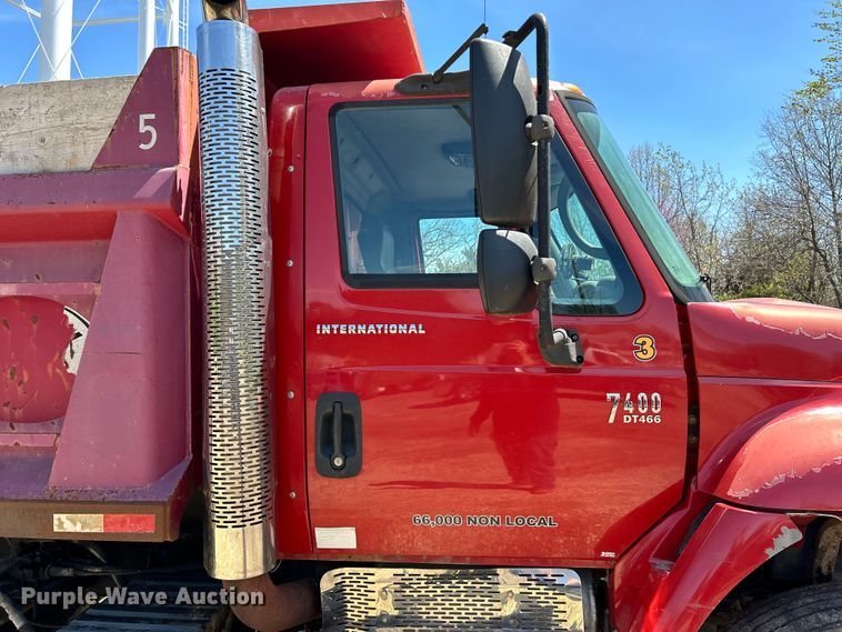 image for item EK4497 2003 International 7400 dump truck