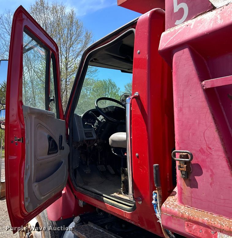 image for item EK4497 2003 International 7400 dump truck