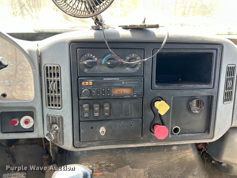 image for item EK4497 2003 International 7400 dump truck