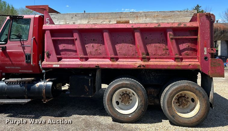 image for item EK4497 2003 International 7400 dump truck