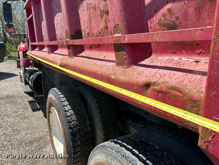 image for item EK4497 2003 International 7400 dump truck