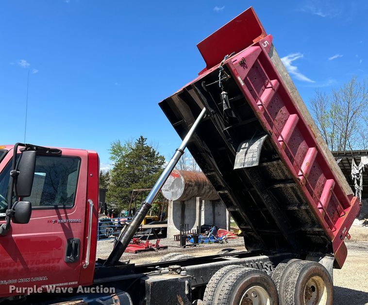 image for item EK4497 2003 International 7400 dump truck