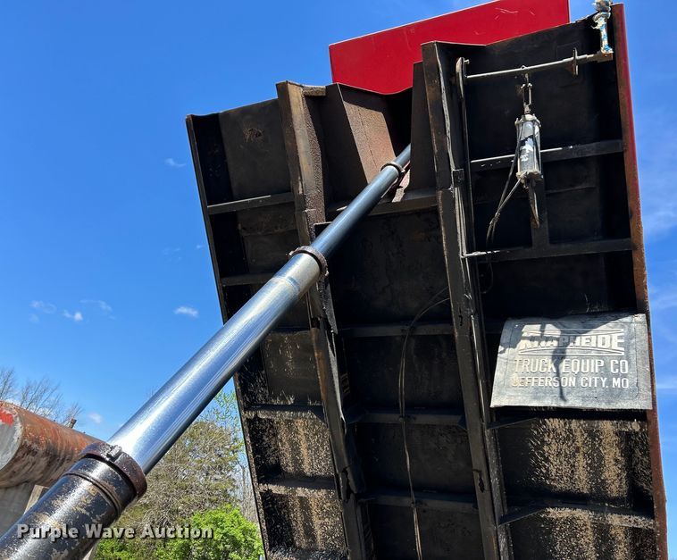 image for item EK4497 2003 International 7400 dump truck