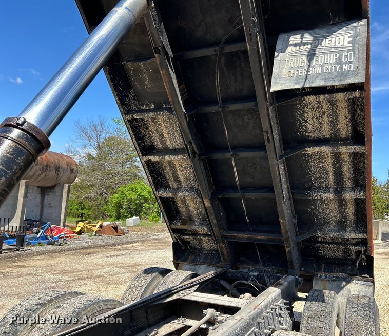 image for item EK4497 2003 International 7400 dump truck