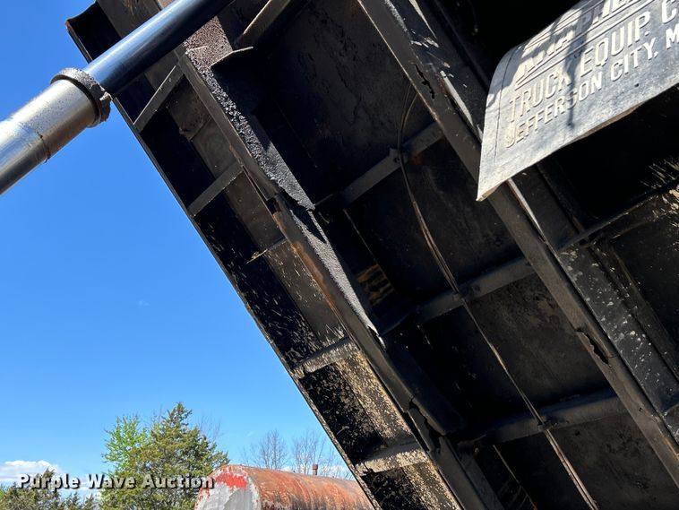 image for item EK4497 2003 International 7400 dump truck