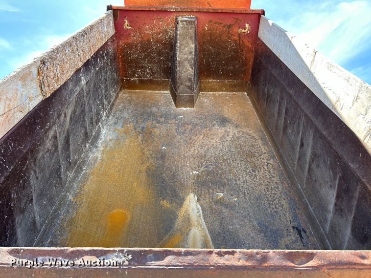 image for item EK4497 2003 International 7400 dump truck