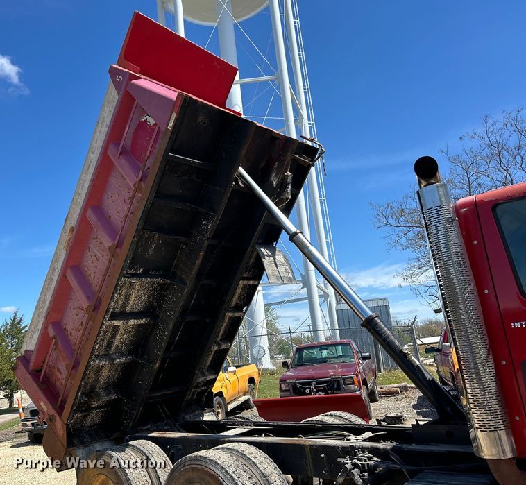 image for item EK4497 2003 International 7400 dump truck