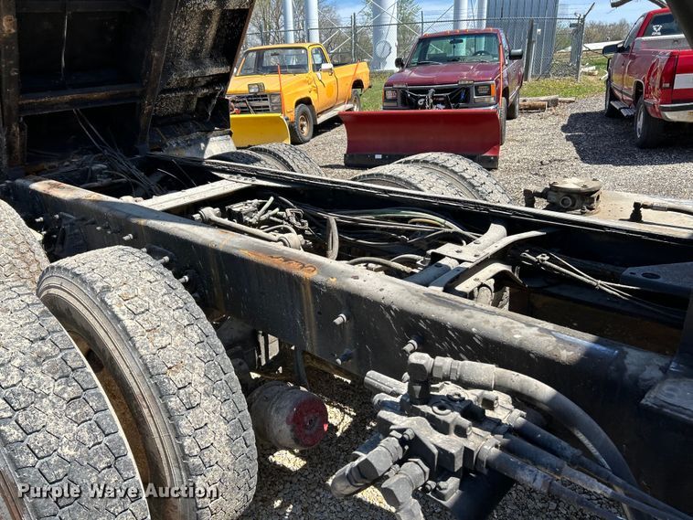 image for item EK4497 2003 International 7400 dump truck