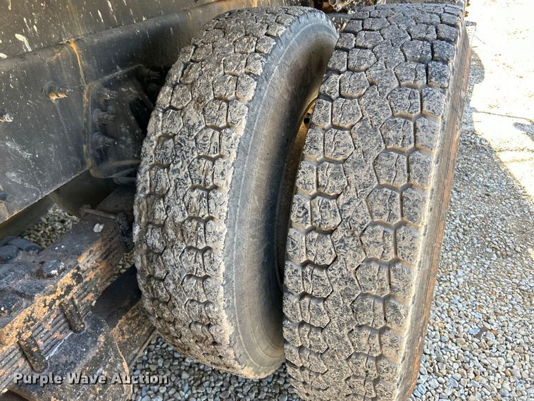 image for item EK4497 2003 International 7400 dump truck