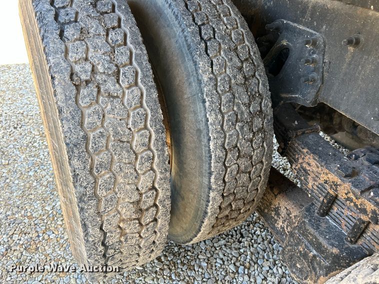 image for item EK4497 2003 International 7400 dump truck