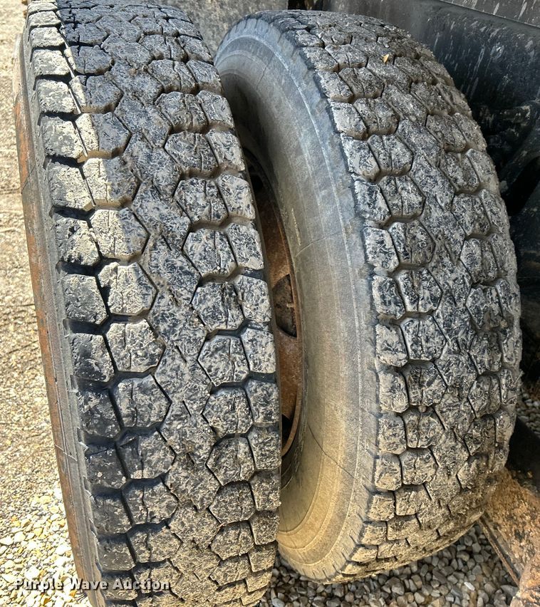 image for item EK4497 2003 International 7400 dump truck