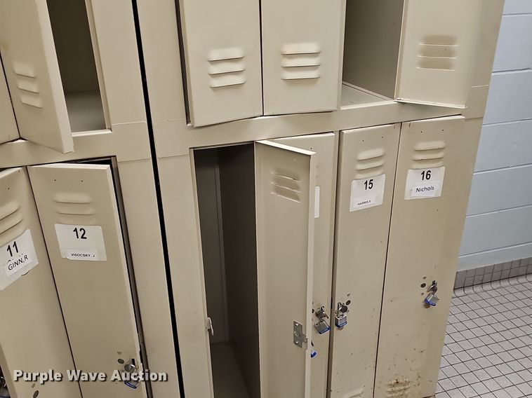 image for item EK5770 (7) locker units