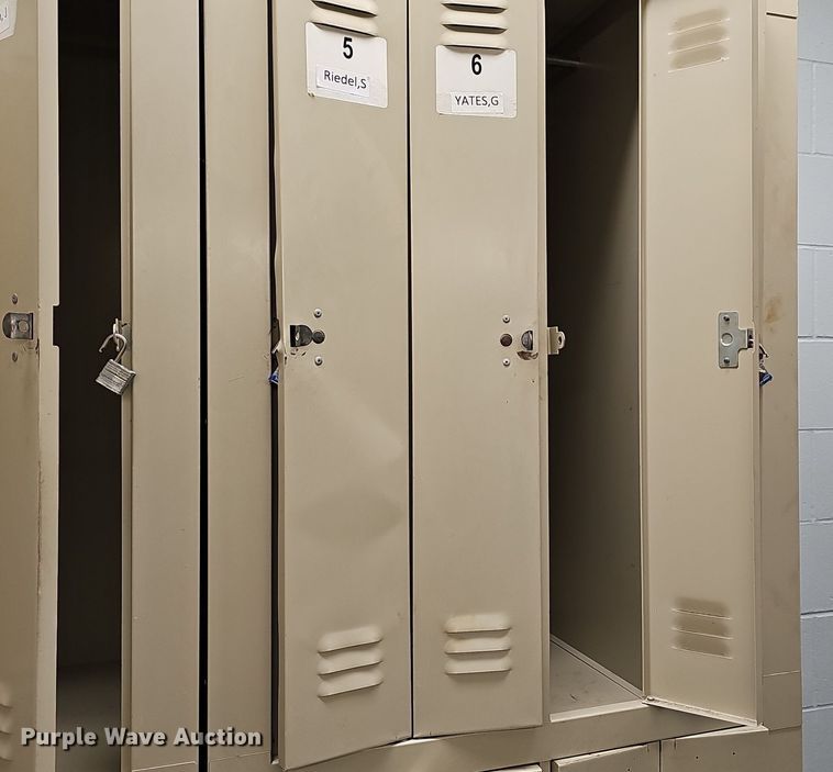 image for item EK5770 (7) locker units