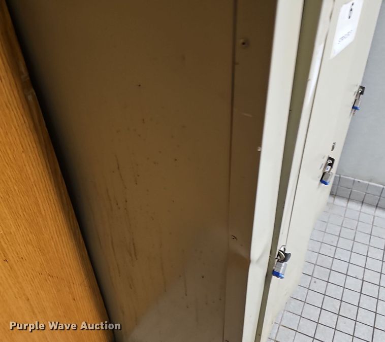 image for item EK5770 (7) locker units