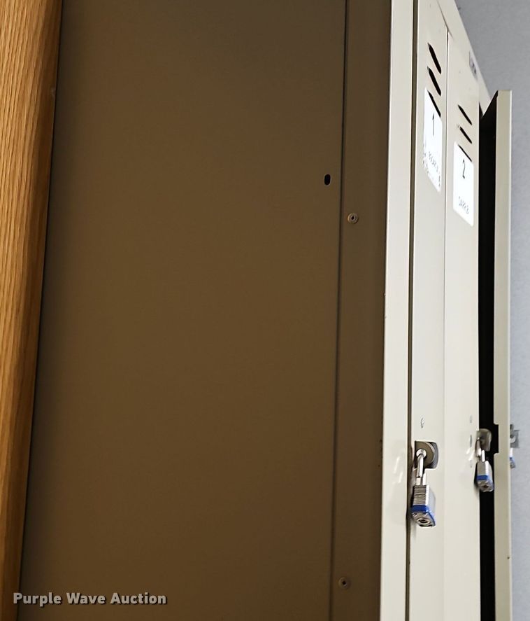 image for item EK5770 (7) locker units